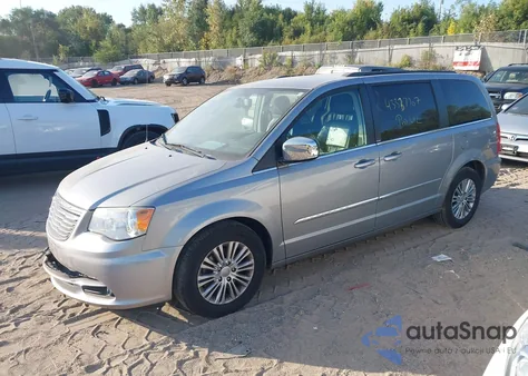 2013 Chrysler Town & Country Touring-L z USA, uszkodzony, nr VIN 2C4RC1CG2DR583471
